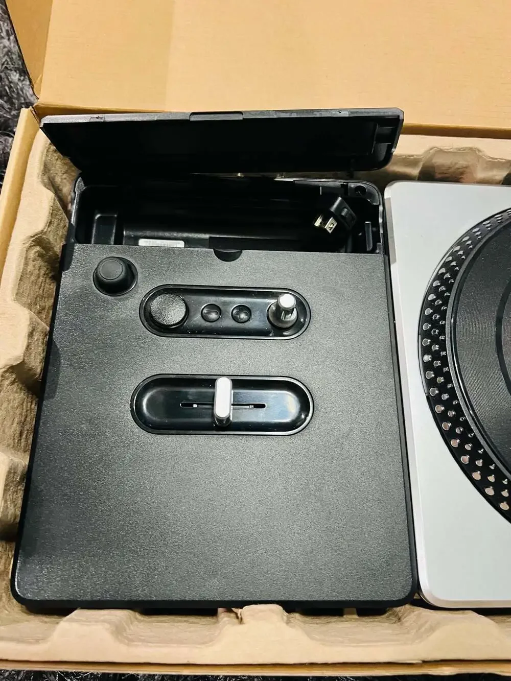 Wii DJ Hero Wireless Turntable and Mixing Board Controller in Box TESTED